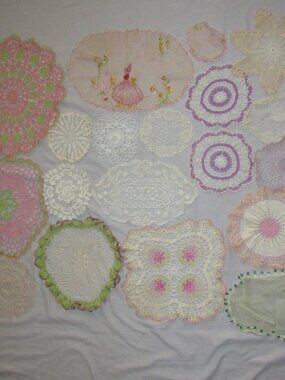 Lot Of 19 Vintage Linens Crochet Doilies Small Large Embroidered See Pictures